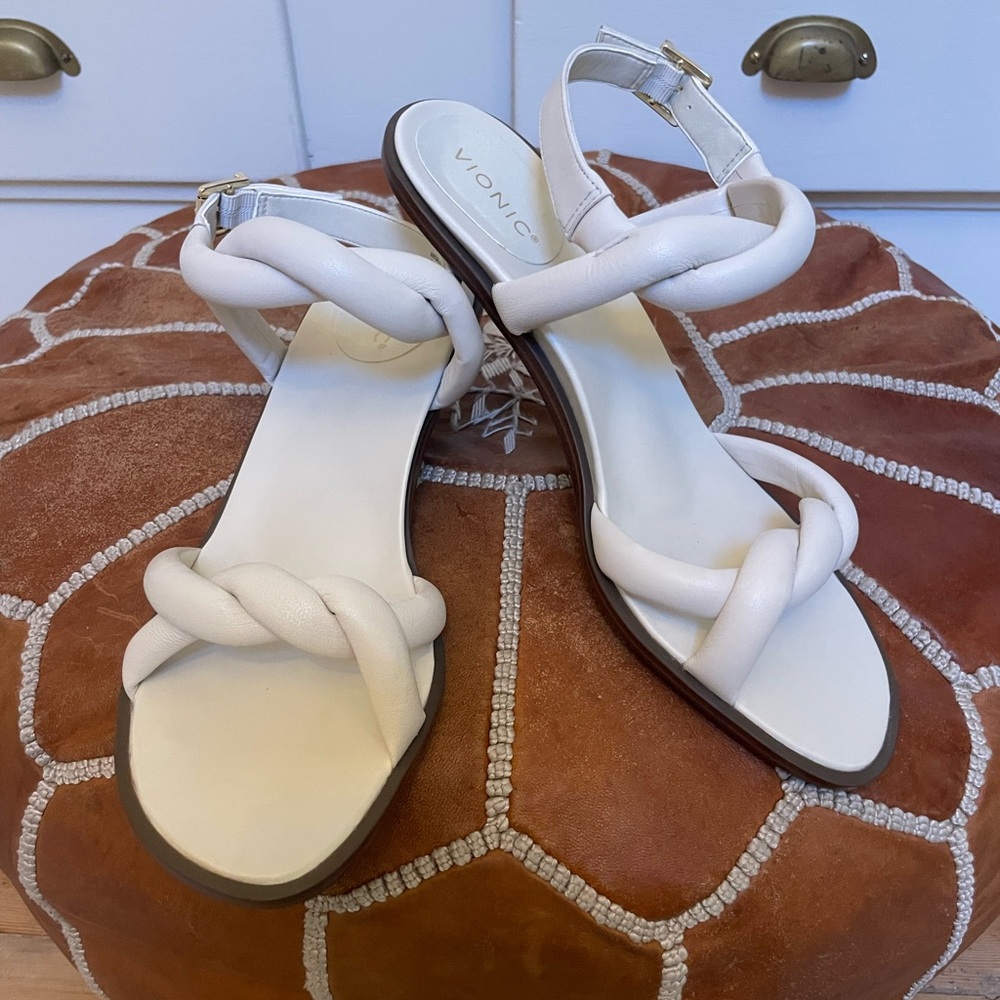 Vionic Cream Braided Strap Sandals